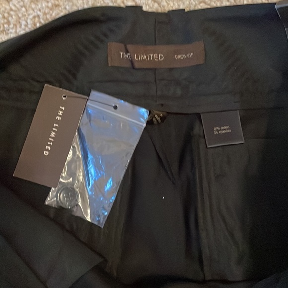 The Limited Drew Fit shorts - Picture 3 of 6